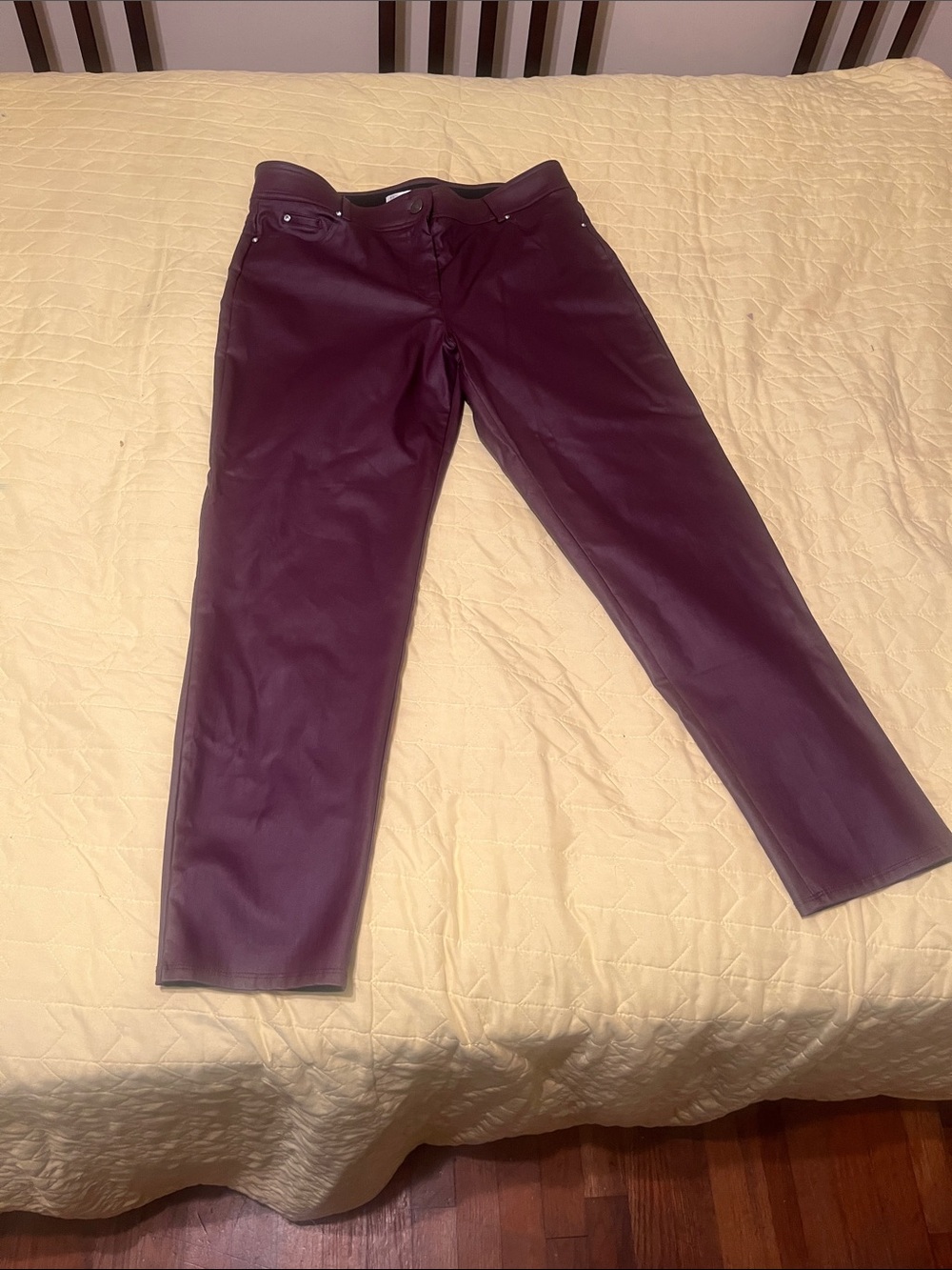 89th & Madison Womens Straight Leg Faux Leather Jeans in Deep Plum